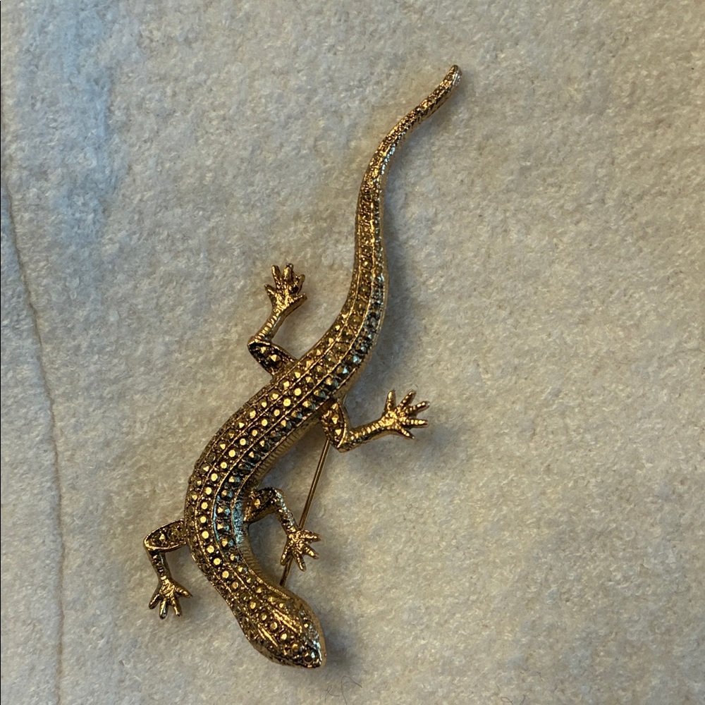 Large Gold tone Salamander brooch pin